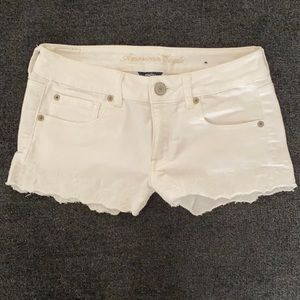 American Eagle White Stretch Jean Short Size 6